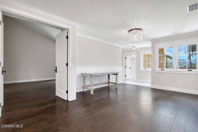 Building Photo - 2076 Hillsbury Rd