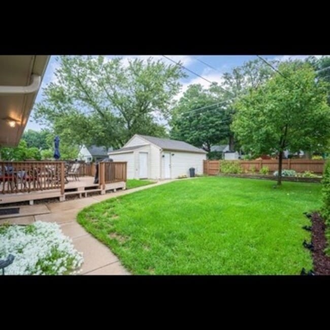 Building Photo - Beautiful 3-bedroom single family home jus...