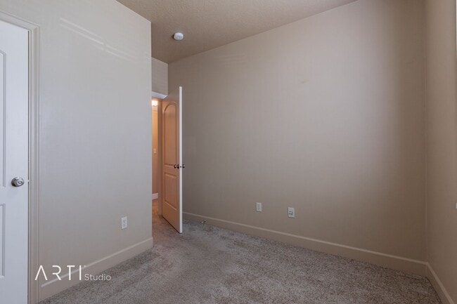Building Photo - Available September 1 - Spacious 3 Bedroom...