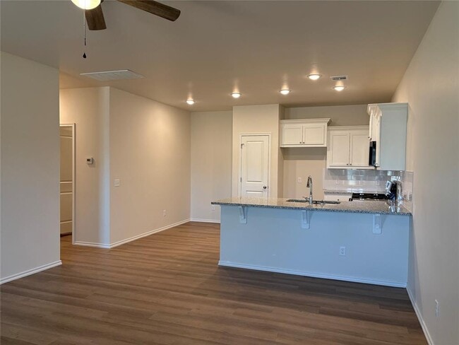 Building Photo - 819 S Wilson Ave