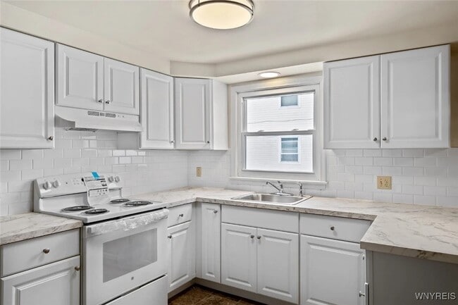 Building Photo - 335 Sundridge Dr