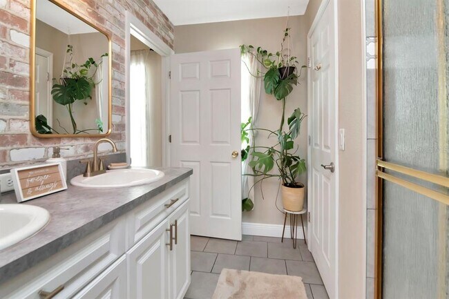 Building Photo - 5352 Cotee River Dr