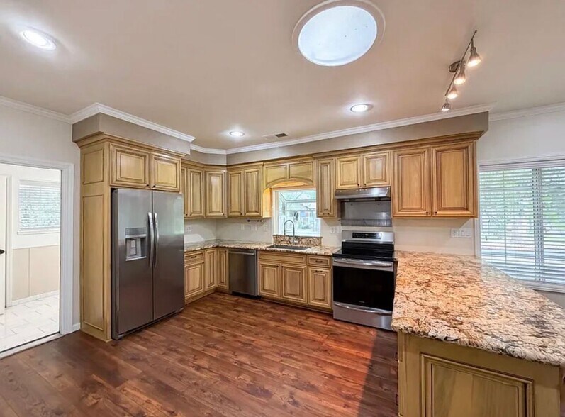 Building Photo - 231 22nd St