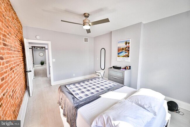 Building Photo - 1015 Riverside Ave