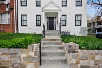 Building Photo - KD Flats