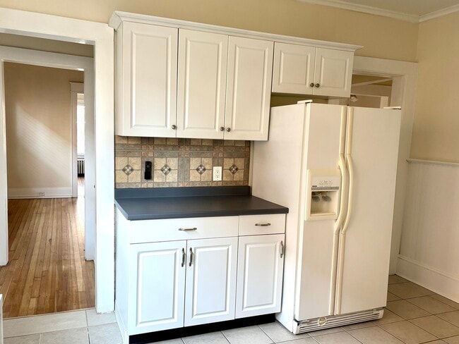 Building Photo - 129 Post Rd