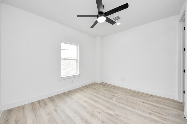 Building Photo - 4410 Allen St
