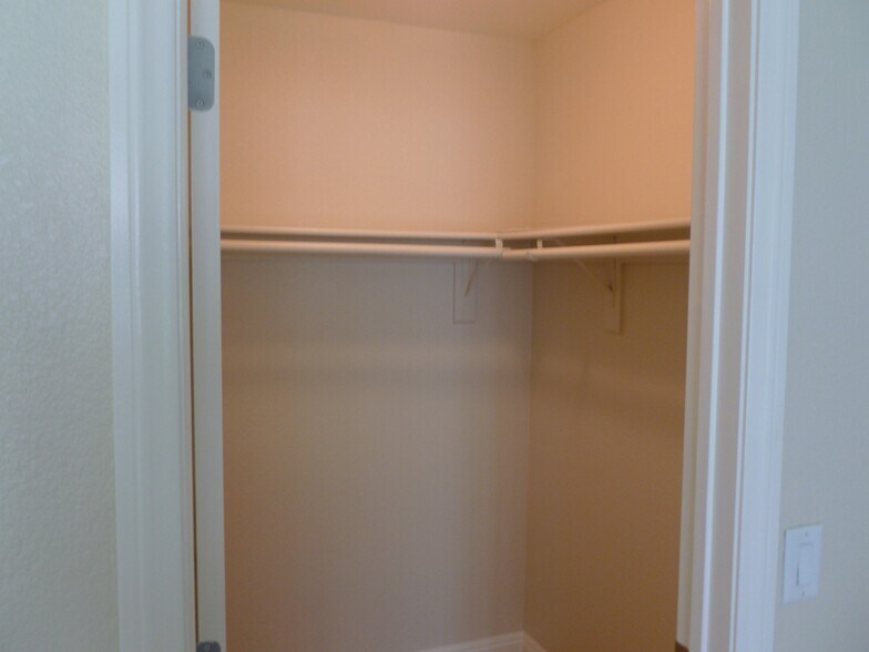 Building Photo - 7200 Pirates Cove Rd