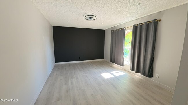 Building Photo - 7317 S Palm Dr