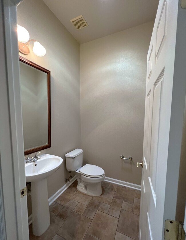 Building Photo - 106 Morning Glory Cir