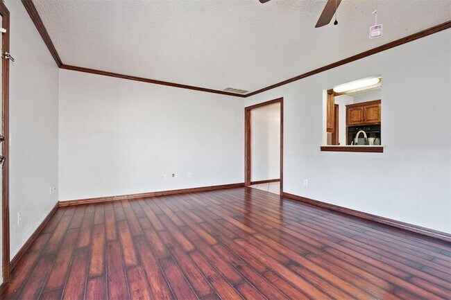 Building Photo - 805 Arlington Dr