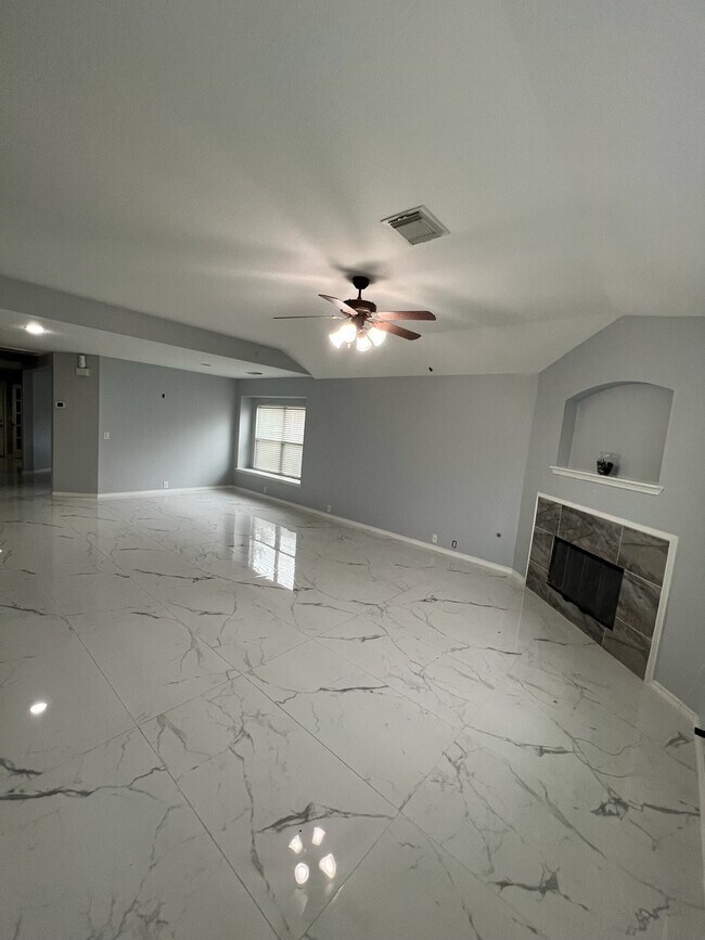 Building Photo - 5702 La Crema