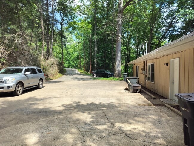Building Photo - 487 N Country Clb Dr