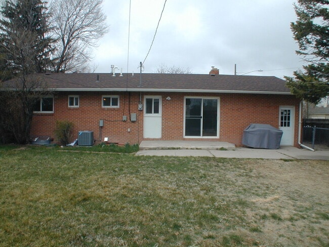 Building Photo - House For Lease