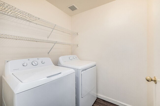 Building Photo - 2 Bedroom, 2 Bath In Central Phoenix