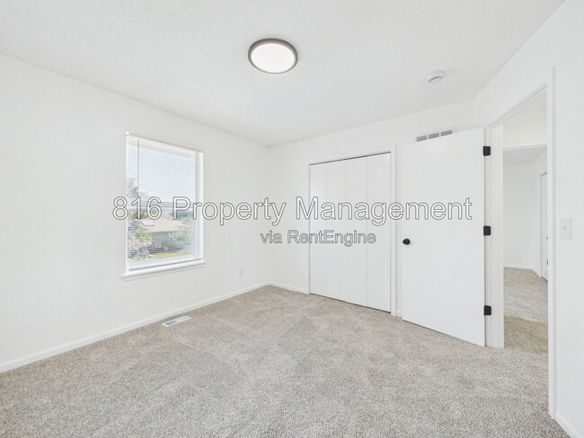 Building Photo - 504 Spring Ave