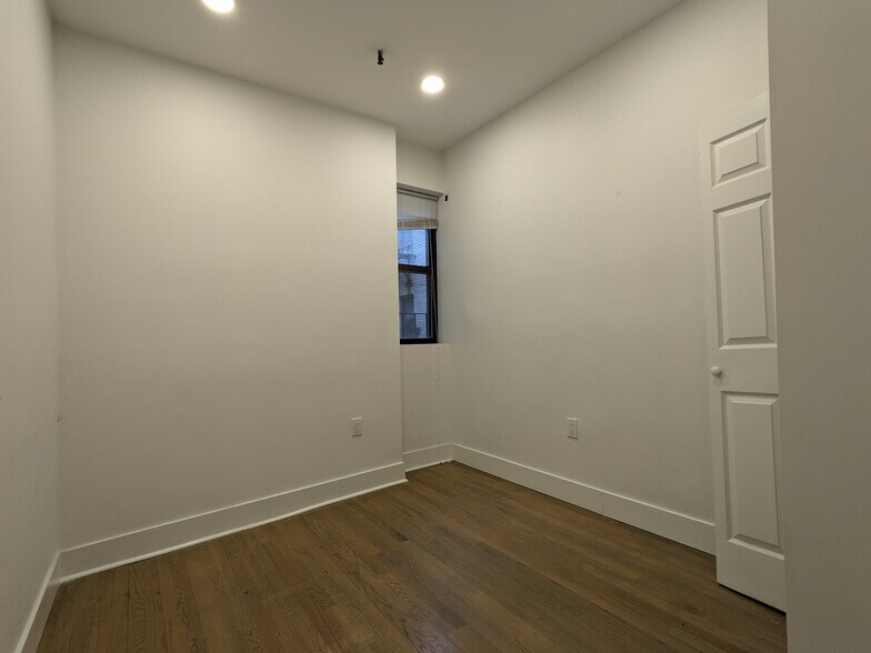 Building Photo - 86 Jersey St