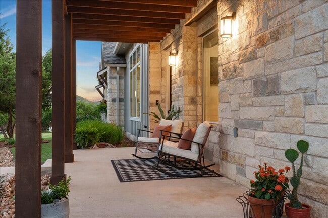 Building Photo - 625B Las Colinas Dr