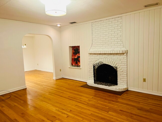 Building Photo - 1258 Monterey St