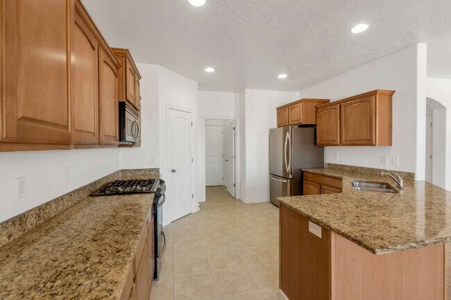 Building Photo - Beautifully Updated 3-Bedroom Home Near Traverse Mountain with Stunning Point of the Mountain Views!