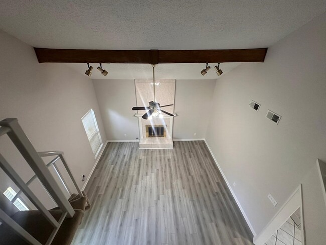 Building Photo - 219 Kings Ct