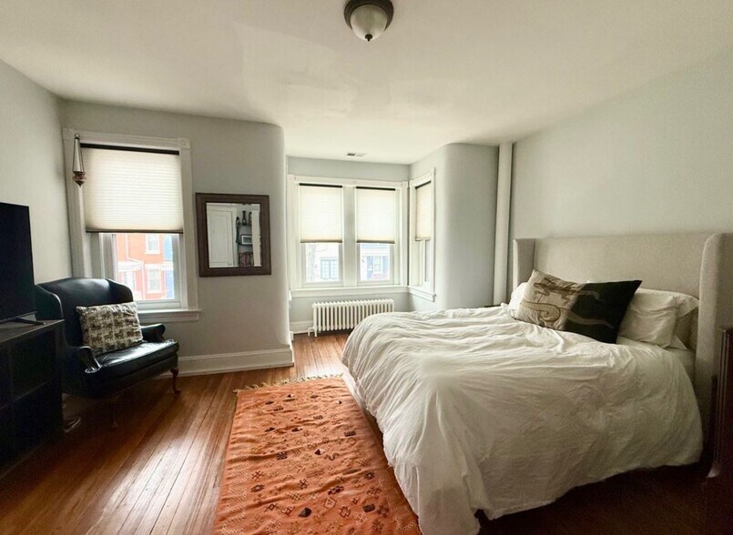 Building Photo - 768 Harvard St NW