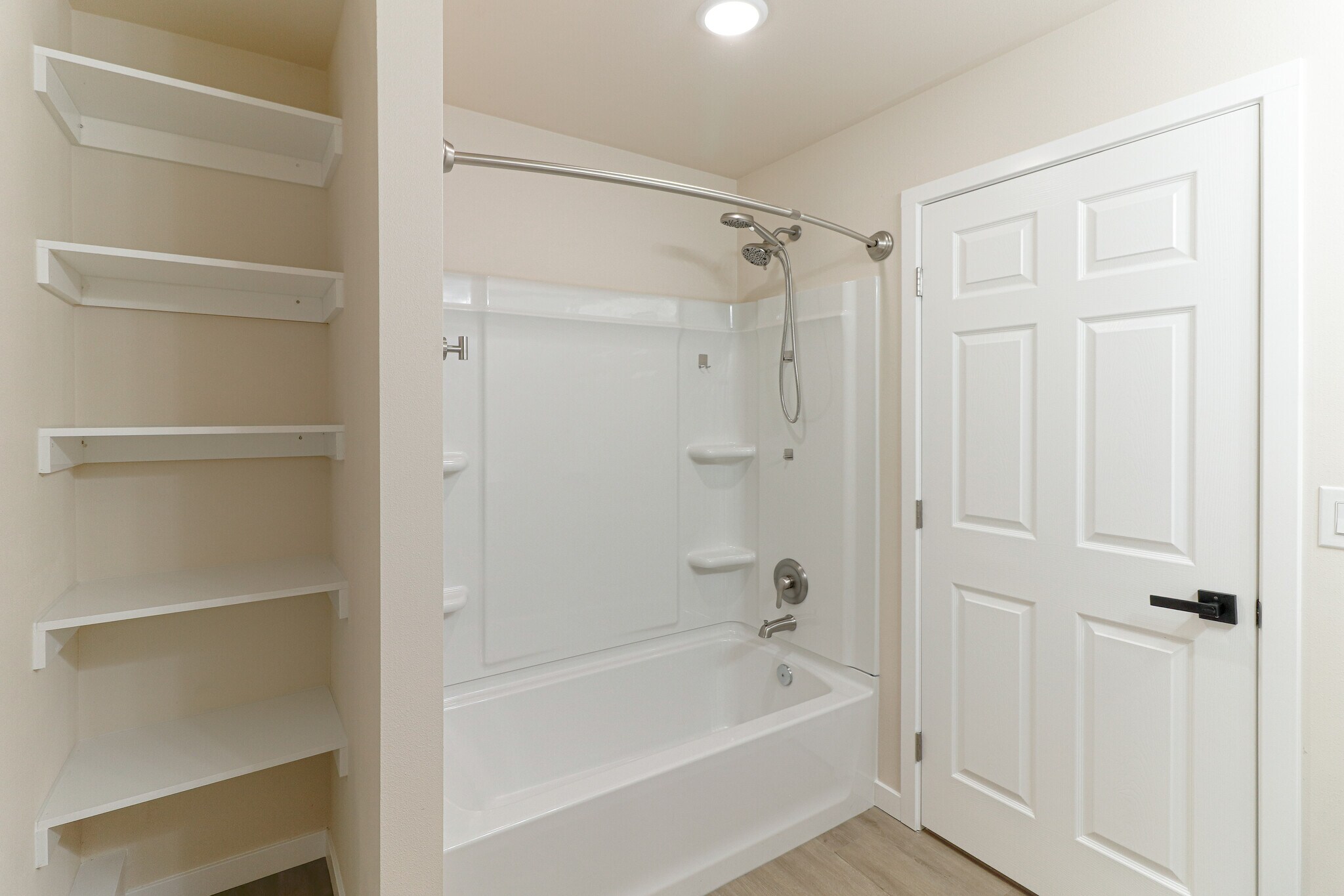 Building Photo - 8202 Mentra St