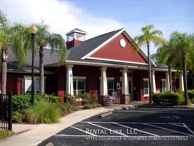 Building Photo - Resort-Style Living Just Minutes from Sies...