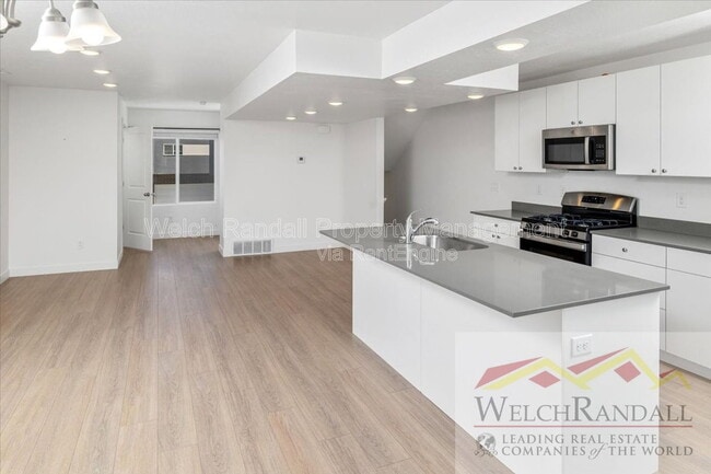 Building Photo - 82 E Weekes Wy