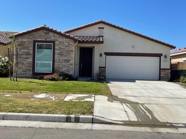 Primary Photo - Beautiful spacious home