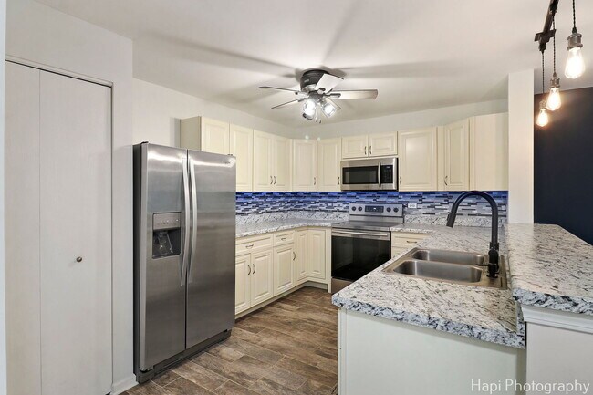 Building Photo - 2313 Silverstone Dr