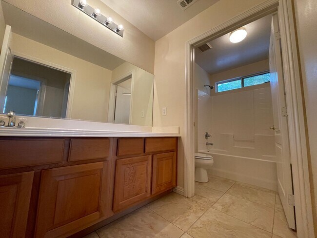 Building Photo - 4820 Palm Tree Ct