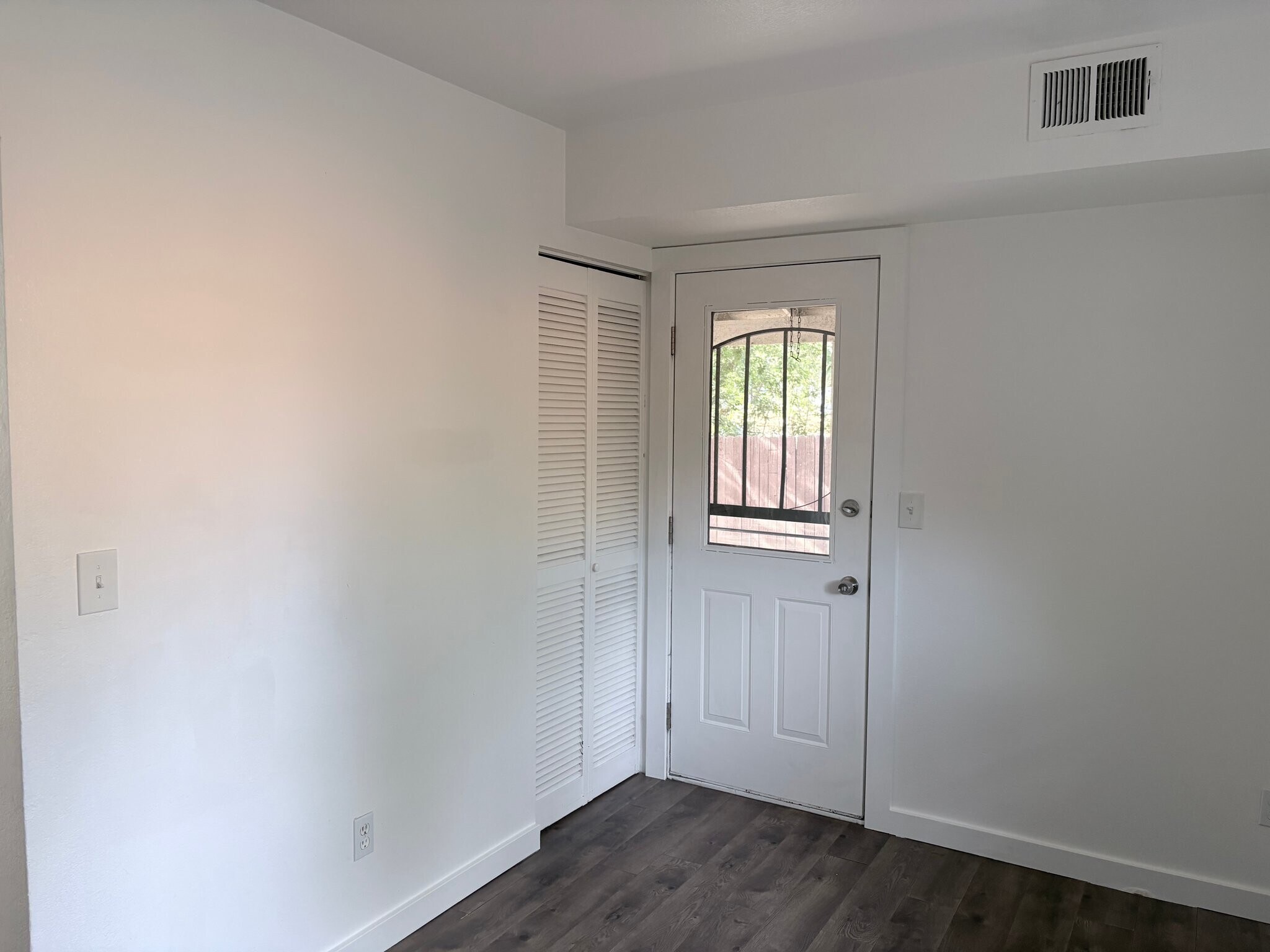 Building Photo - 420 S Fenton St