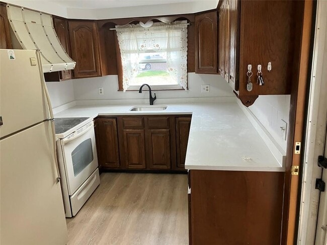 Building Photo - 56 Partition St