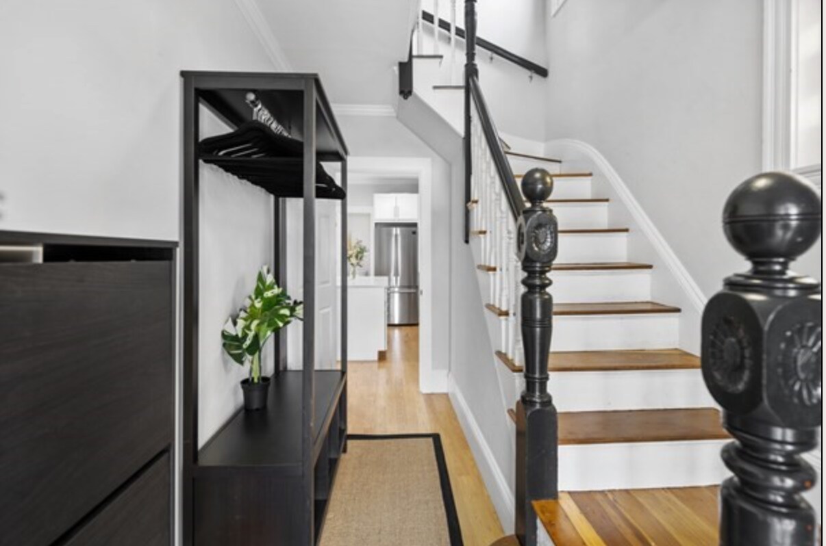 Building Photo - 14 Everett St