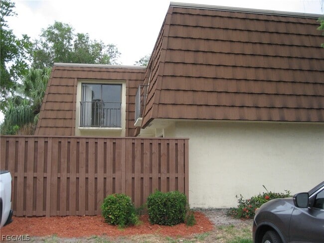 Building Photo - 5245 Cedarbend Dr