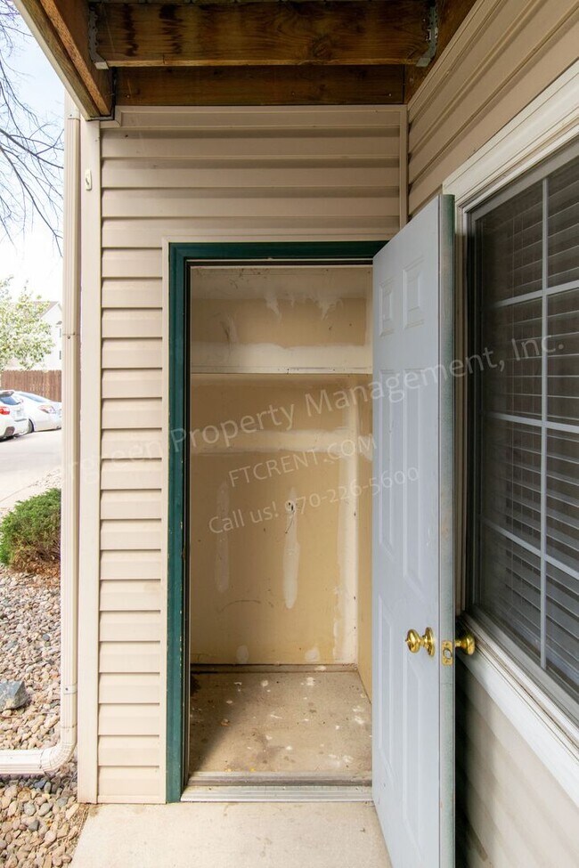 Building Photo - Amazing 2 Bedroom on City Park!