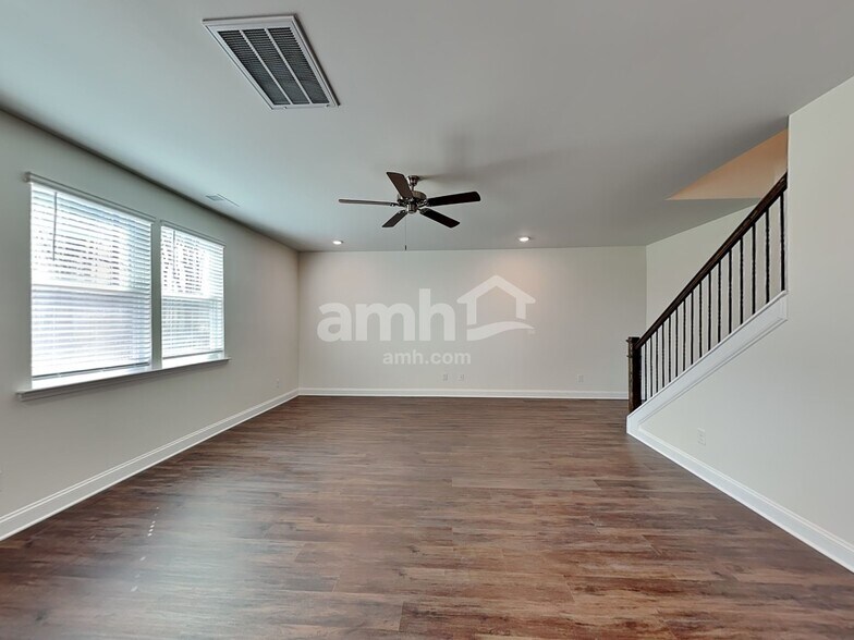 Building Photo - 630 Rivermist Dr