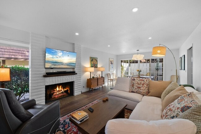 Building Photo - 2.5 Month Furnished Condo at Collwood Manor