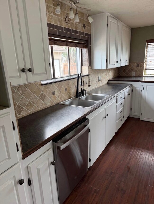 Building Photo - 113 Stull Ct