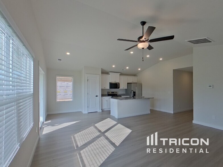 Building Photo - 1225 Crested Iris St