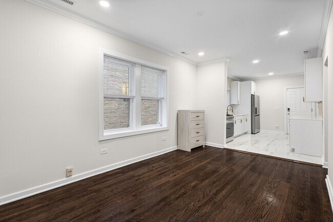 Building Photo - 1742 N Mayfield Ave