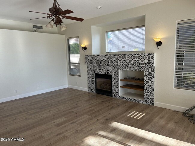 Building Photo - 3160 S Greythorne Way