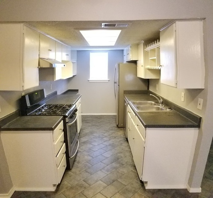 Building Photo - 1002 Quebec Dr