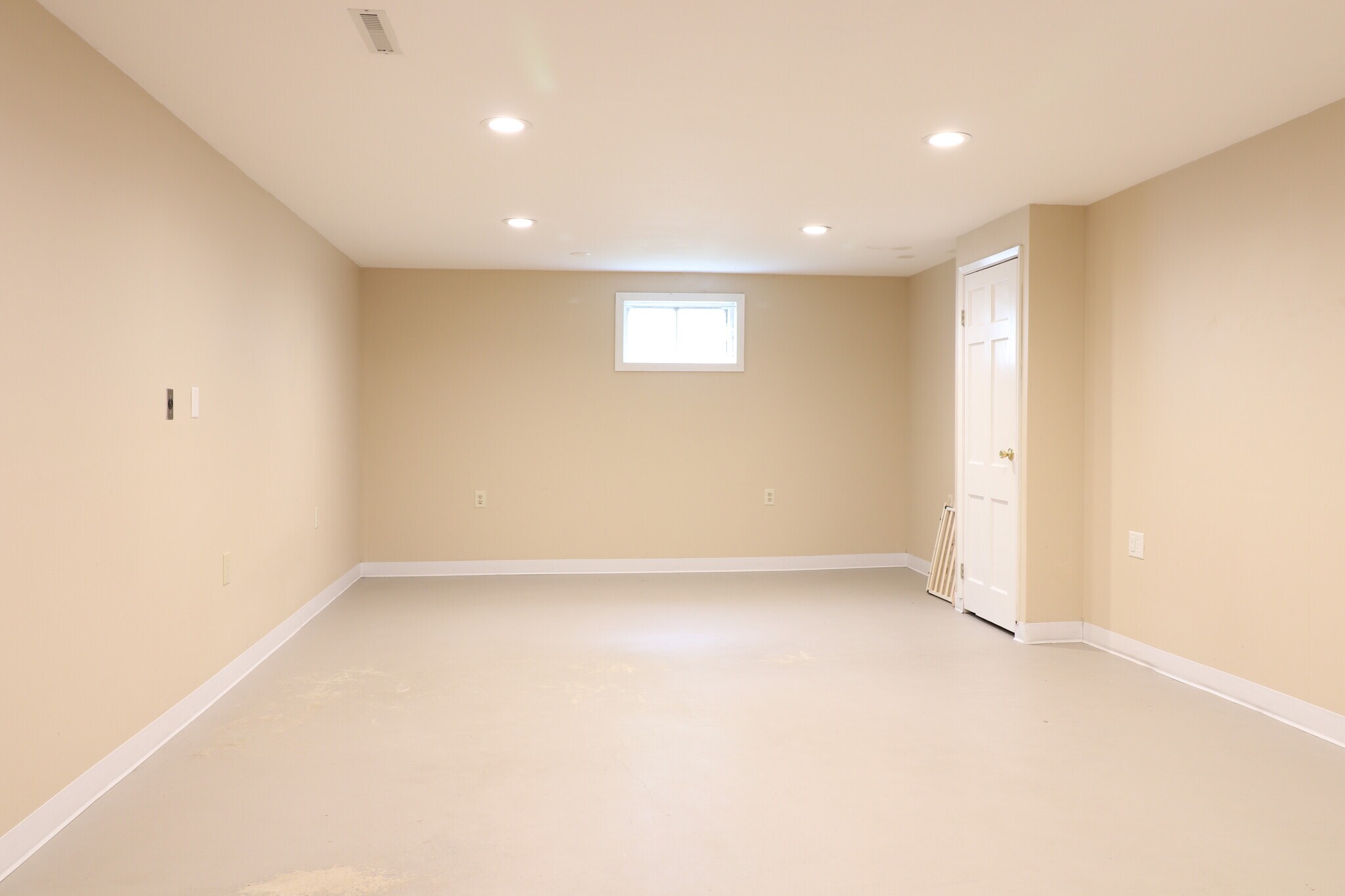 Building Photo - 235 Towercliffe Dr