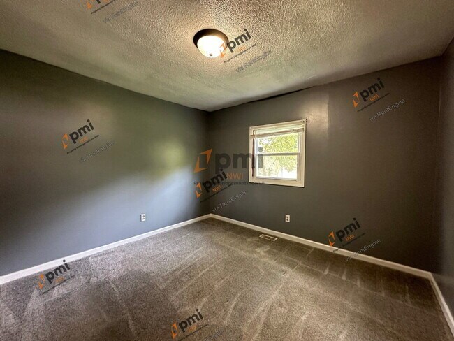 Building Photo - 3464 Iowa St