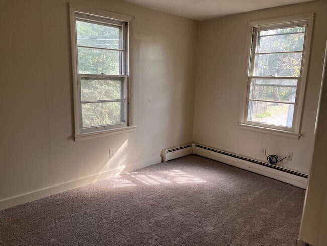 Building Photo - 202 1/2-127 1/2 N Penn St