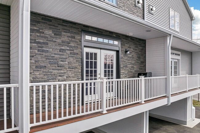 Building Photo - 65 Main St