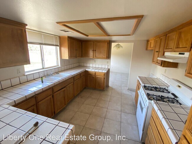 Building Photo - 3 br, 2.5 bath House - 1835 5th Pl