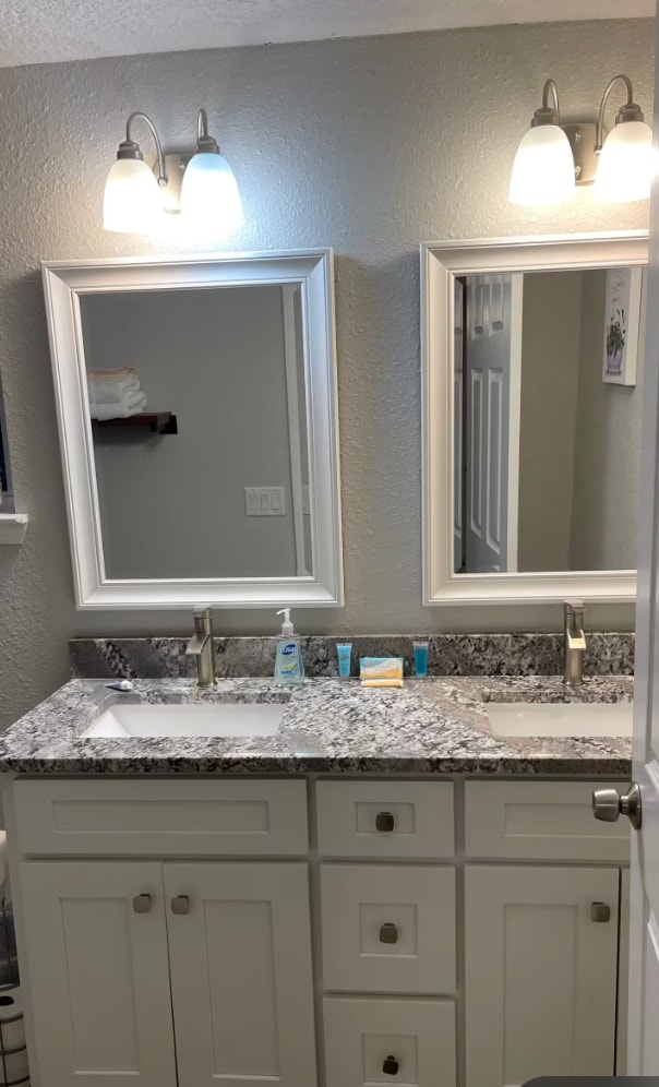 Master BathR #1 - 2543 Lewis St